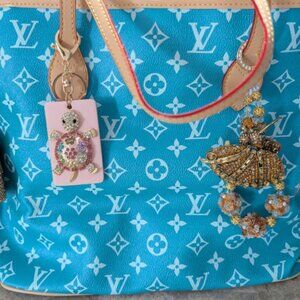 EXTRA-LARGE FASHION Tote in a Gorgeous Ocean BLUE & Comes with POUCH!